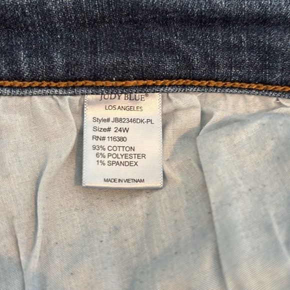 Judy Blue Boyfriend Fit jeans - distressed & intentional bleach spots - Picture 11 of 16